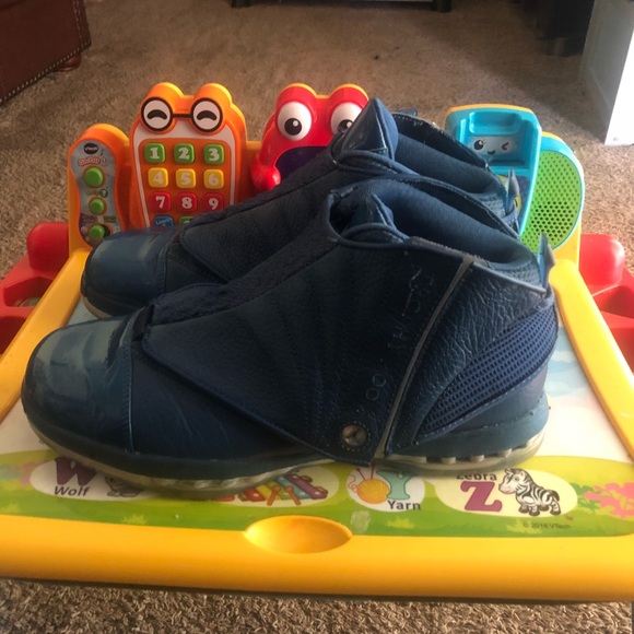 Retro 16 trophy room Exclusive size 9.5 - Picture 2 of 5